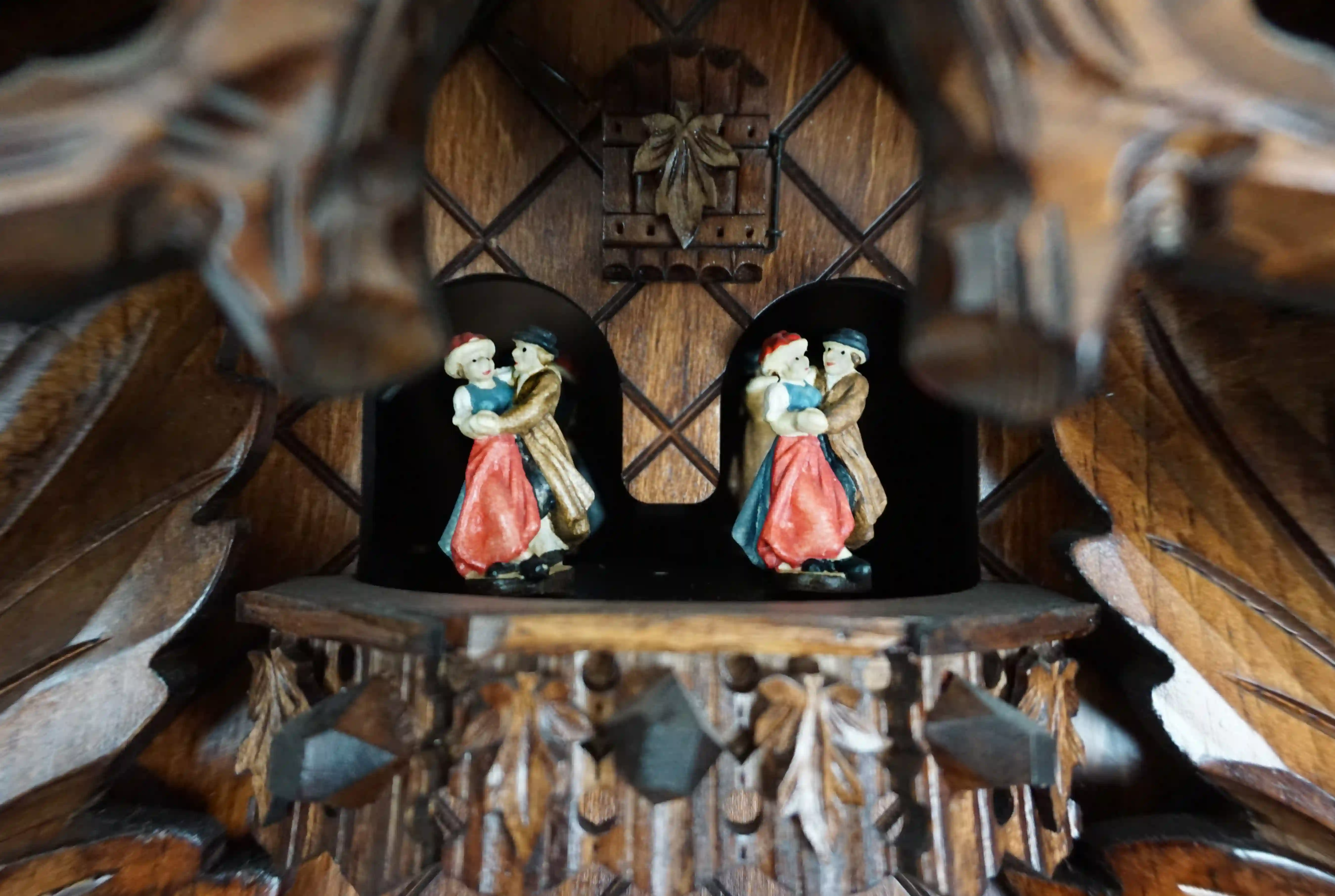 Cuckoo Clock  Birds Nest  8 Day Movement with Music (8) Authentic lager mechanical 8 day brown traditional black forest cuckoo clock hand carved to the finest detail. Decorated with five bird carvings and their nest with the offspring, this clocks represents the brid nest and wildlife in Black Forest. Made by